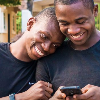 UNAIDS-male-couple-phone